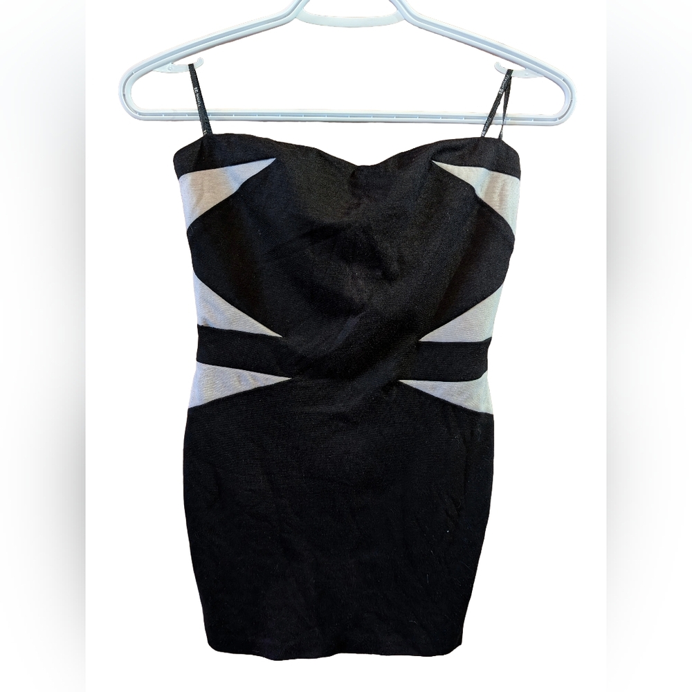 2/22$ Elegant Black and White Strapless Dress